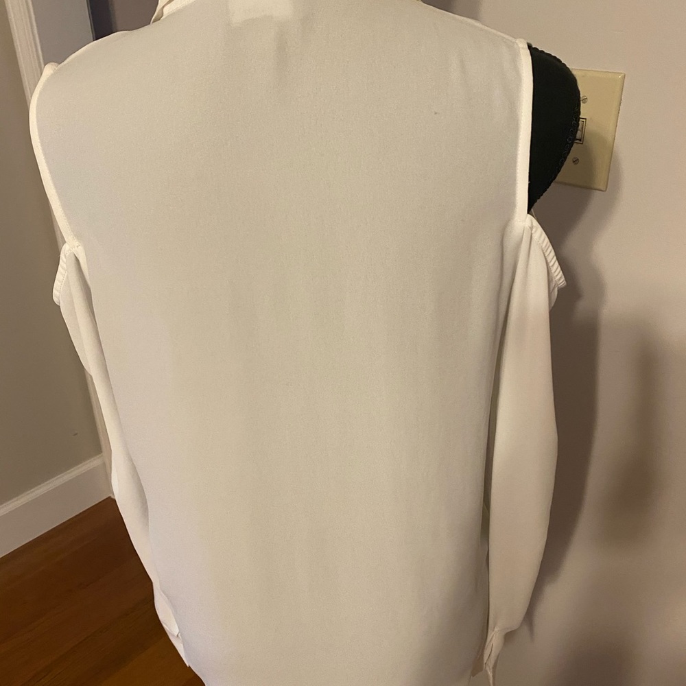 Lumiere cold shoulder blouse - Picture 4 of 11